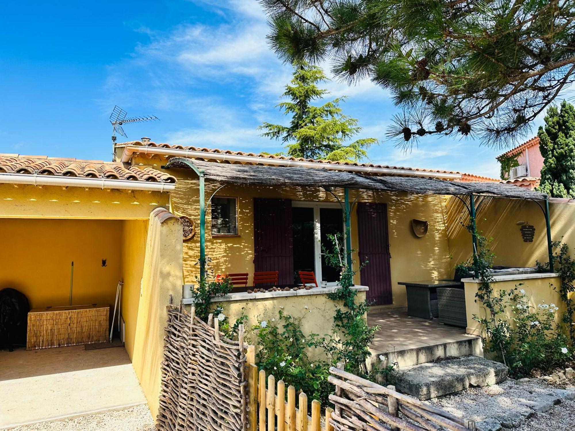 La Pitchoune : Gite Aux Pieds Des Alpilles ムリエス エクステリア 写真