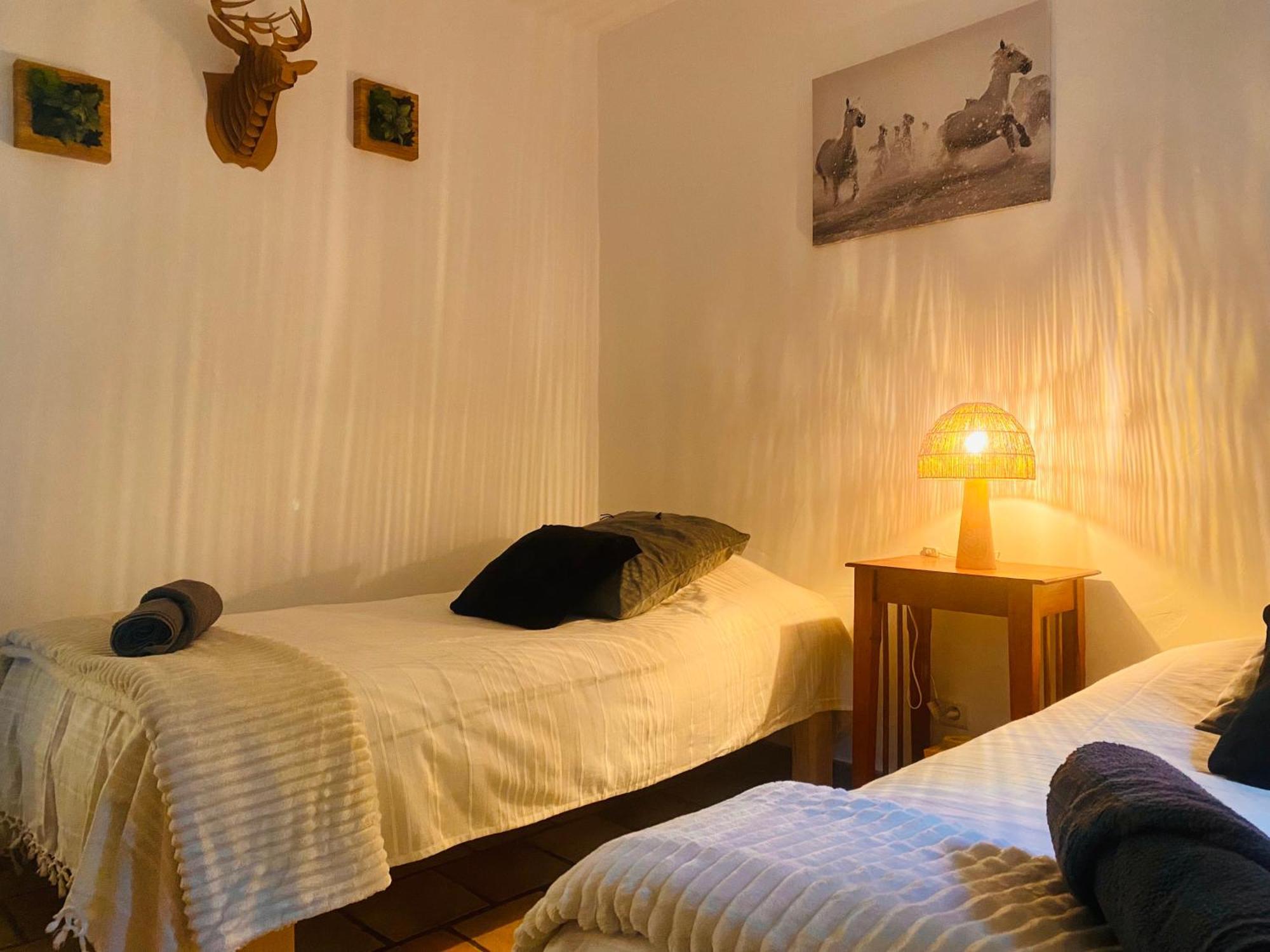 La Pitchoune : Gite Aux Pieds Des Alpilles ムリエス エクステリア 写真